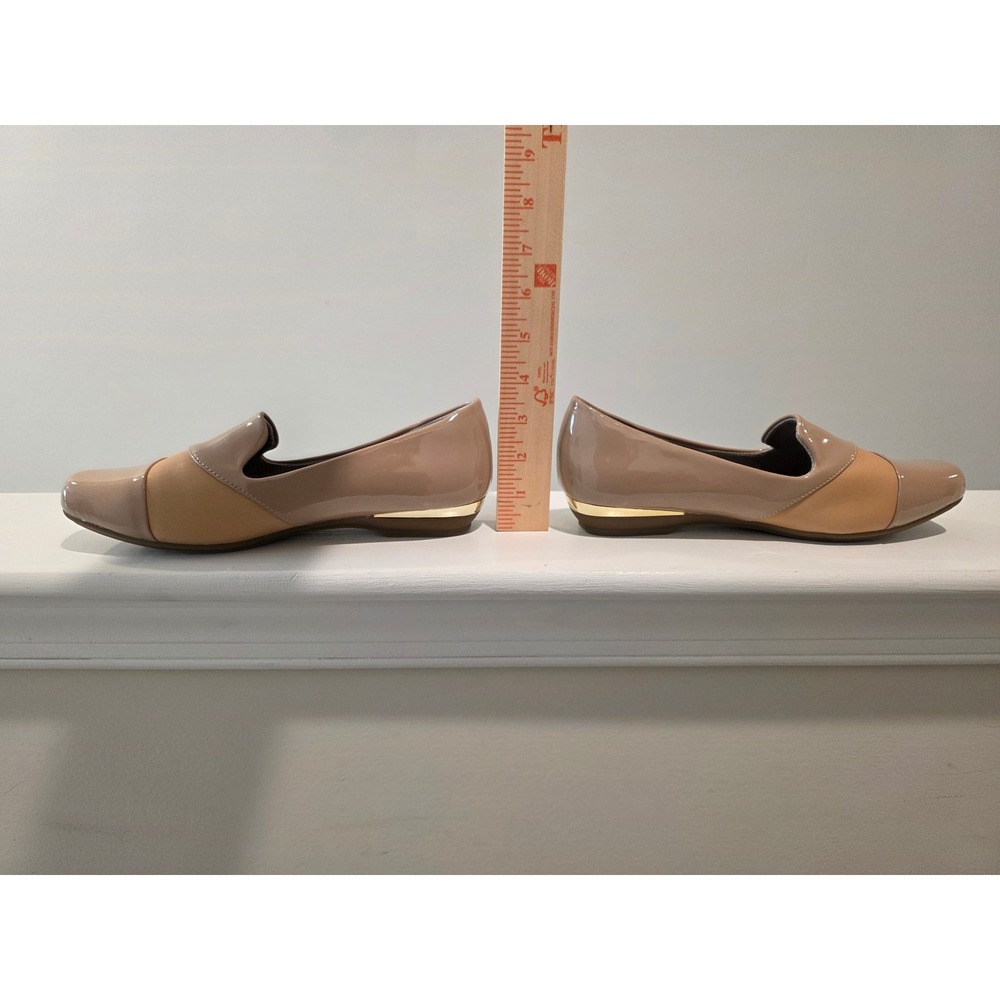 Womens sz 8 NWOT Ortho+Rest Tan Beige Patent Square Toe Loafers Gold Heel Accent - Picture 2 of 11